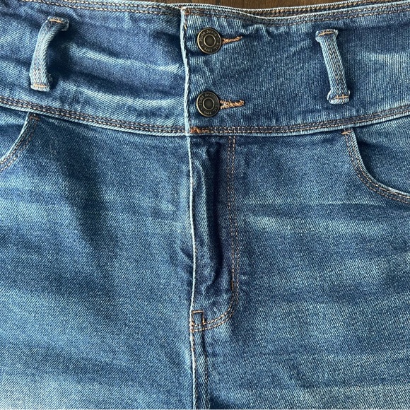 Mudd FLX Stretch High-Rise Shortie Blue Jean Shorts - Picture 2 of 8